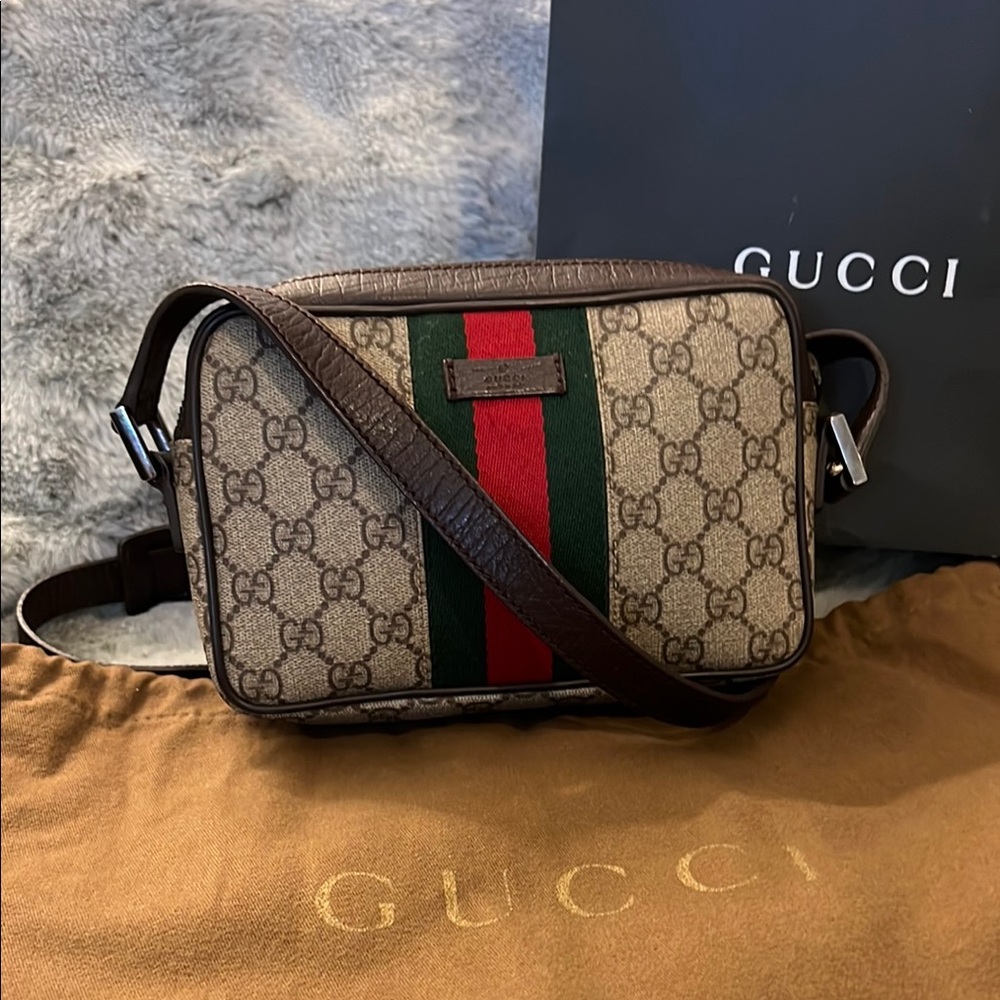 Authentic Gucci Sherry line Cross body/ belt bag